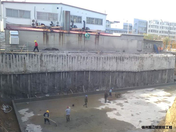 ���ݺ�ɽ�ֹ�׮����